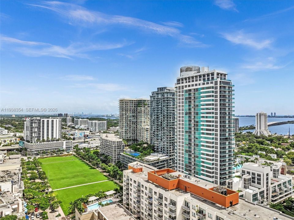 For Rent: $4,000 (1 beds, 1 baths, 736 Square Feet)