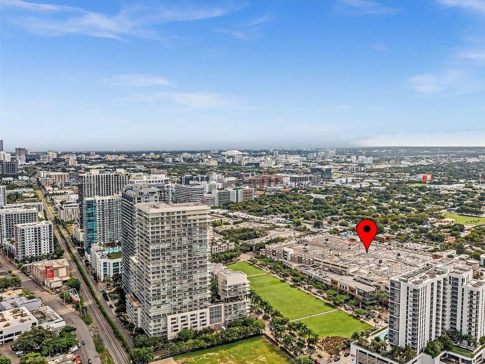 For Rent: $4,000 (1 beds, 1 baths, 736 Square Feet)