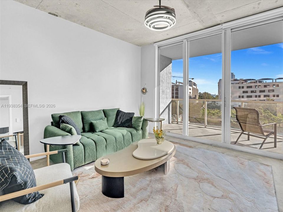 For Rent: $4,000 (1 beds, 1 baths, 736 Square Feet)