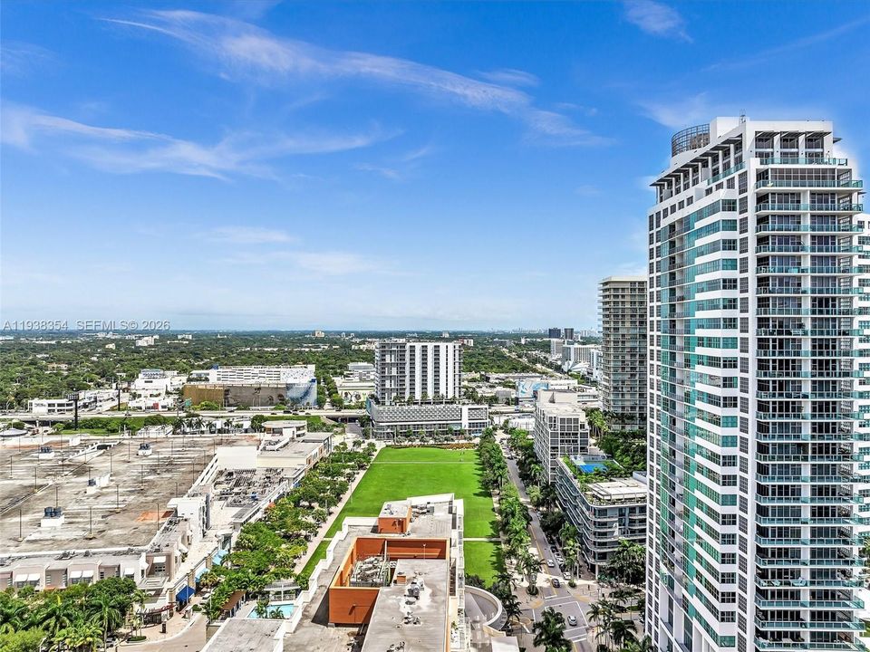 For Rent: $4,000 (1 beds, 1 baths, 736 Square Feet)