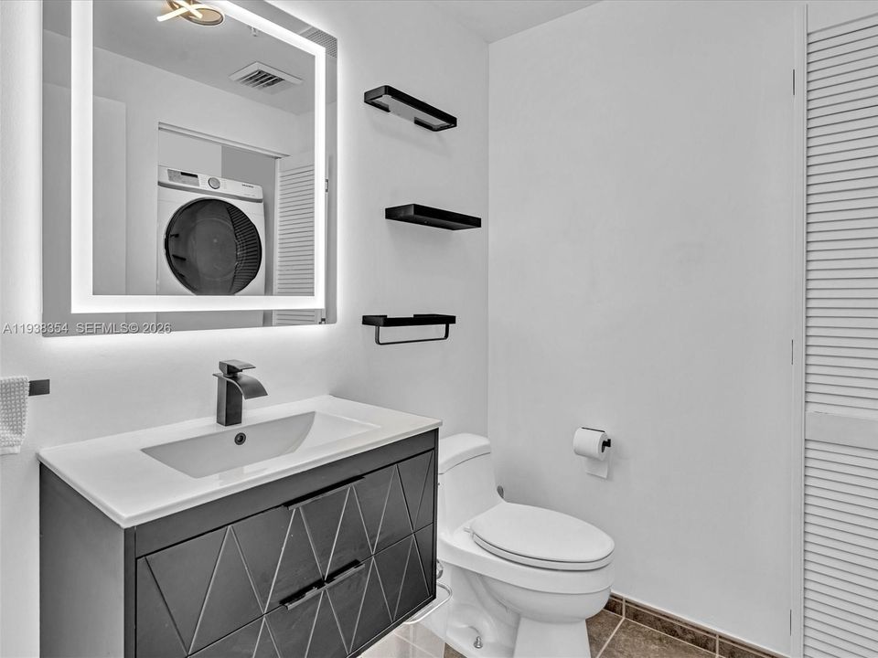 For Rent: $4,000 (1 beds, 1 baths, 736 Square Feet)