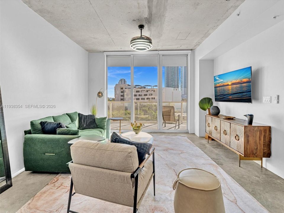 For Rent: $4,000 (1 beds, 1 baths, 736 Square Feet)