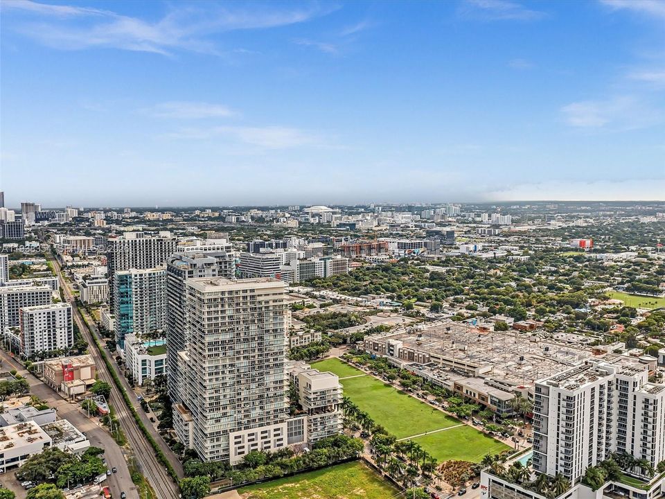 For Rent: $4,000 (1 beds, 1 baths, 736 Square Feet)