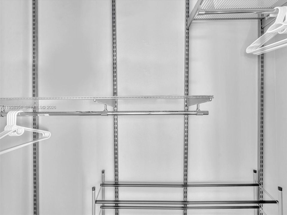 For Rent: $4,000 (1 beds, 1 baths, 736 Square Feet)