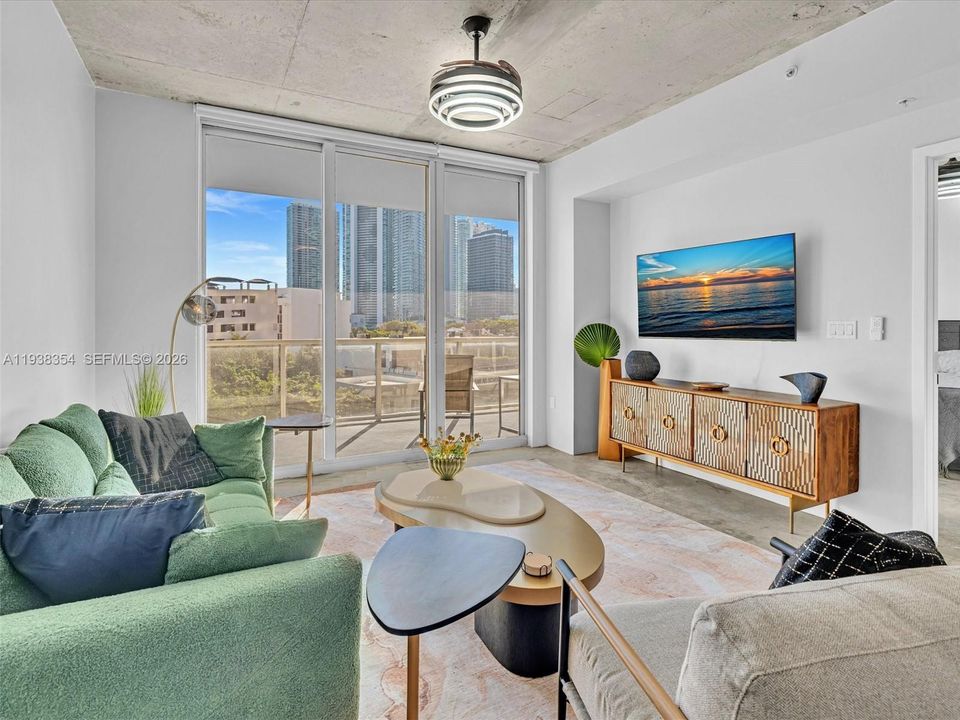 For Rent: $4,000 (1 beds, 1 baths, 736 Square Feet)