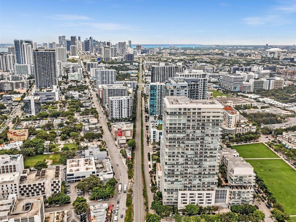 For Rent: $4,000 (1 beds, 1 baths, 736 Square Feet)