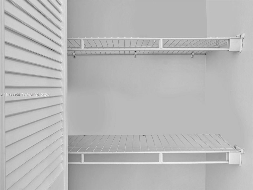 For Rent: $4,000 (1 beds, 1 baths, 736 Square Feet)