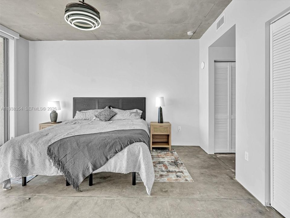 For Rent: $4,000 (1 beds, 1 baths, 736 Square Feet)