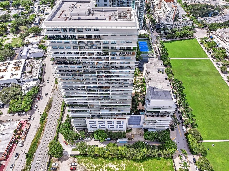 For Rent: $4,000 (1 beds, 1 baths, 736 Square Feet)