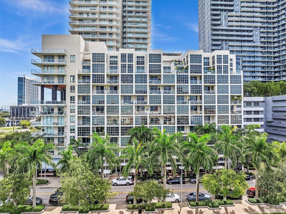 For Rent: $4,000 (1 beds, 1 baths, 736 Square Feet)