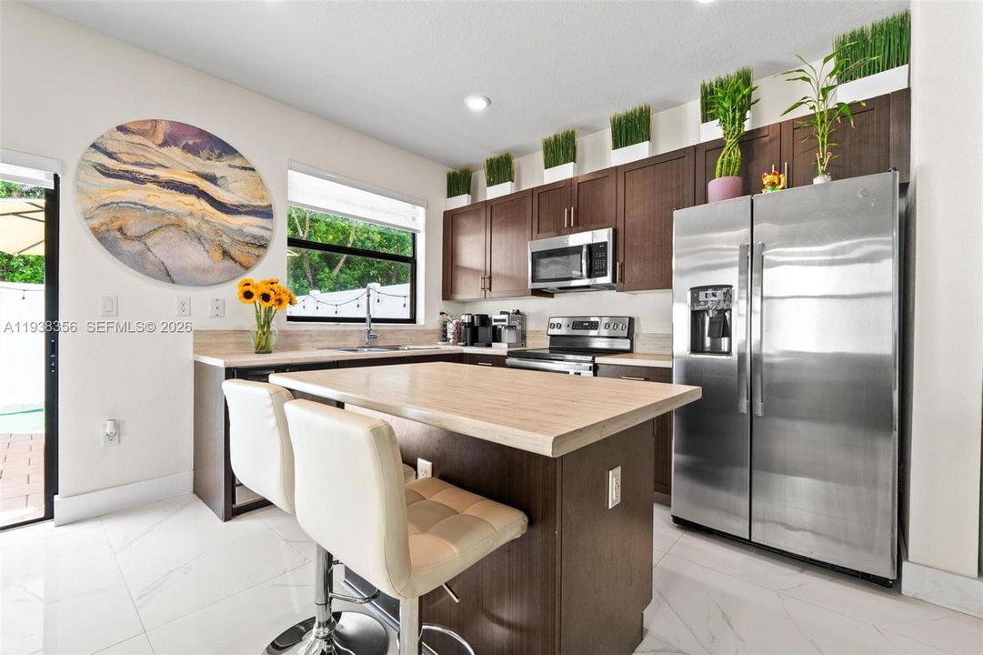 For Sale: $474,900 (3 beds, 3 baths, 1332 Square Feet)