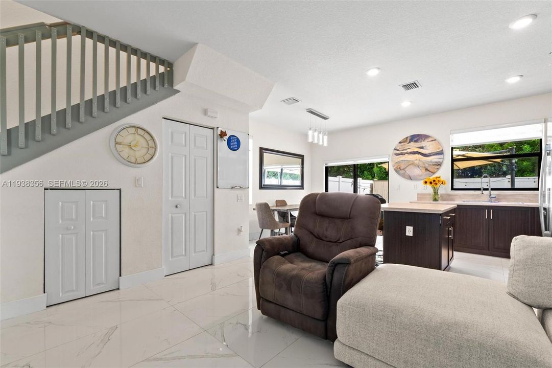 For Sale: $474,900 (3 beds, 3 baths, 1332 Square Feet)