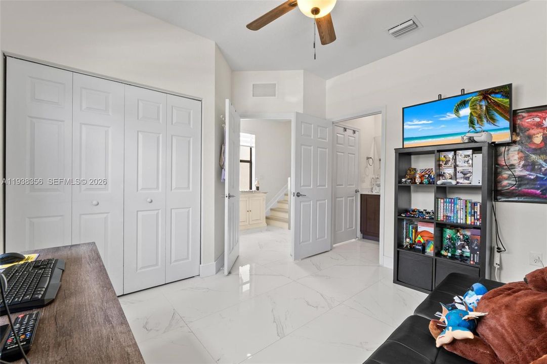 For Sale: $474,900 (3 beds, 3 baths, 1332 Square Feet)