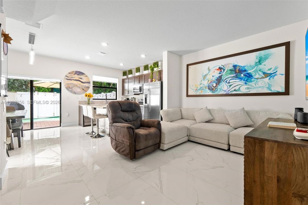 For Sale: $474,900 (3 beds, 3 baths, 1332 Square Feet)