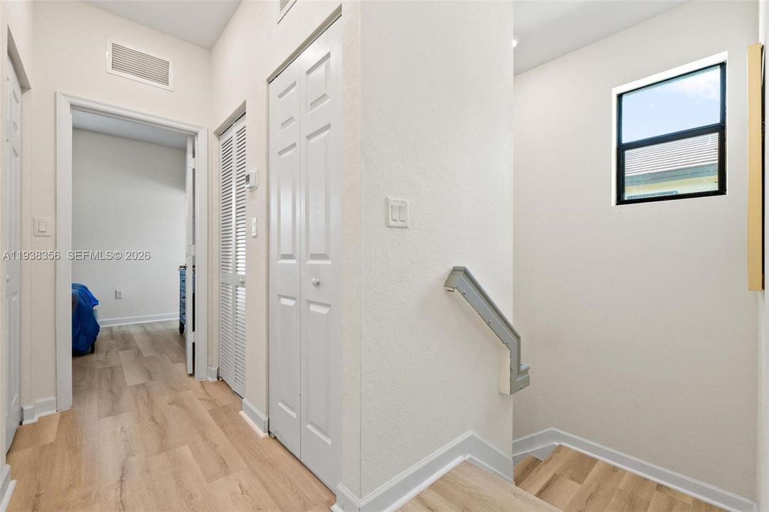 For Sale: $474,900 (3 beds, 3 baths, 1332 Square Feet)