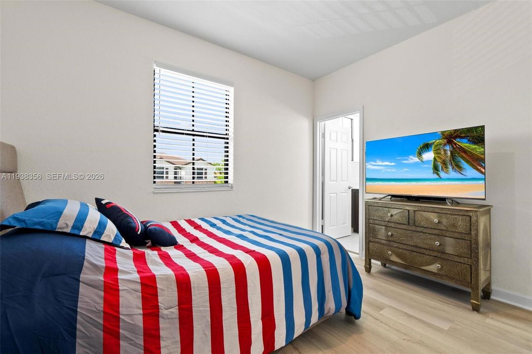 For Sale: $474,900 (3 beds, 3 baths, 1332 Square Feet)