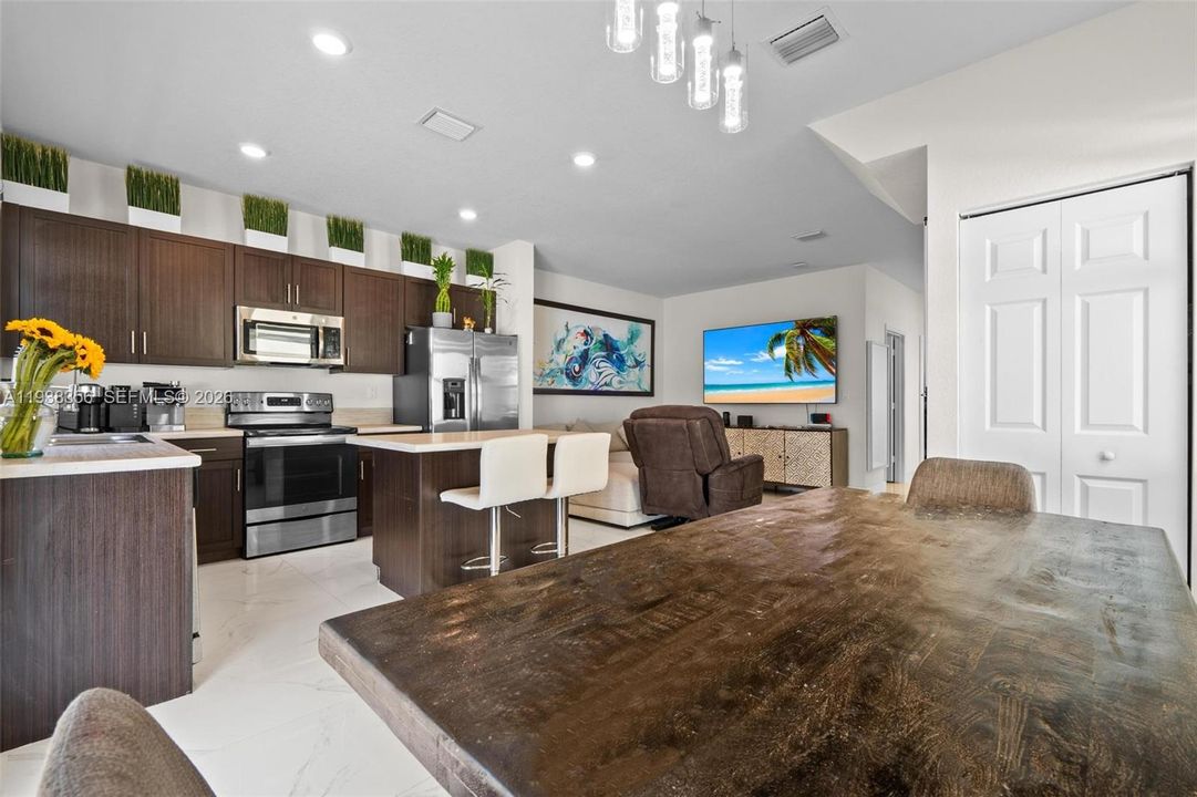 For Sale: $474,900 (3 beds, 3 baths, 1332 Square Feet)