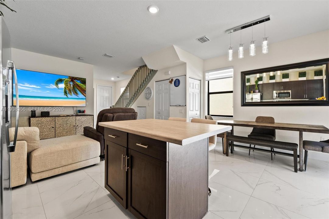 For Sale: $474,900 (3 beds, 3 baths, 1332 Square Feet)