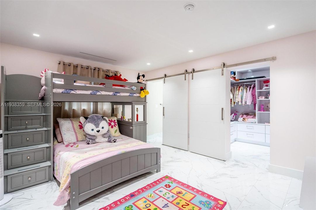 For Sale: $1,175,000 (4 beds, 4 baths, 3295 Square Feet)