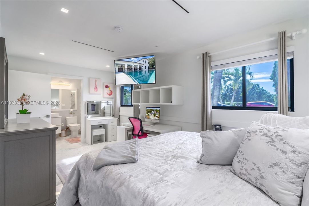 For Sale: $1,175,000 (4 beds, 4 baths, 3295 Square Feet)