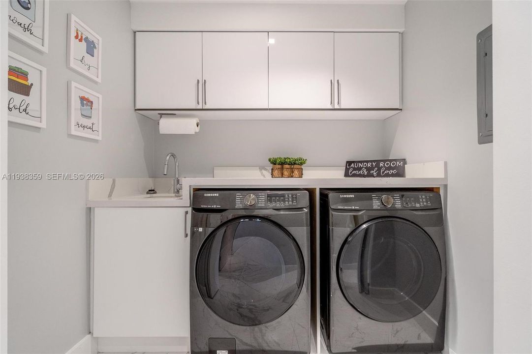 For Sale: $1,175,000 (4 beds, 4 baths, 3295 Square Feet)