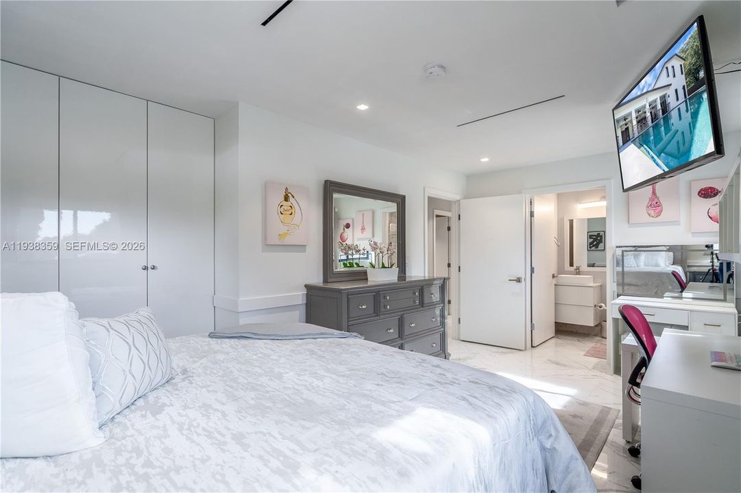 For Sale: $1,175,000 (4 beds, 4 baths, 3295 Square Feet)