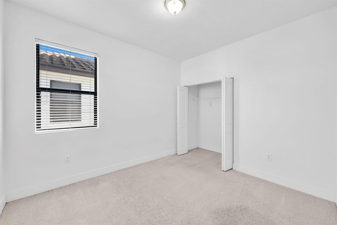 bedroom featuring carpet and a closet