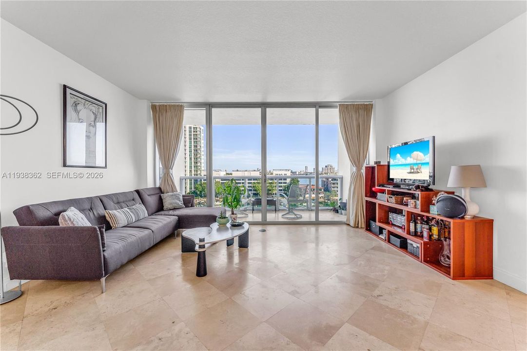 待售: $575,700 (2 贝兹, 2 浴室, 1334 平方英尺)