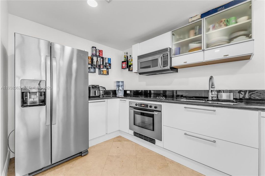 待售: $575,700 (2 贝兹, 2 浴室, 1334 平方英尺)