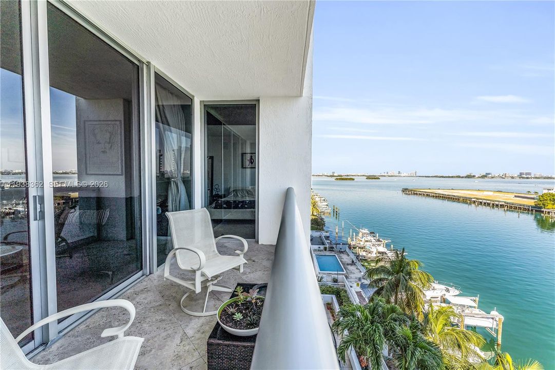 待售: $575,700 (2 贝兹, 2 浴室, 1334 平方英尺)