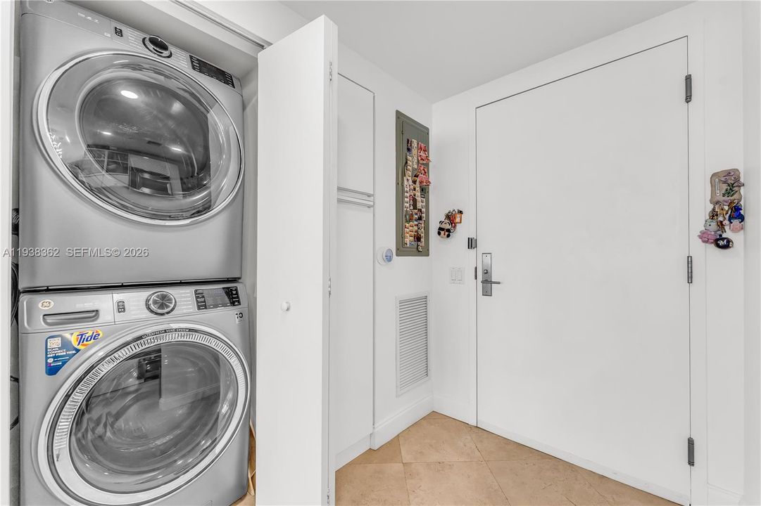 待售: $575,700 (2 贝兹, 2 浴室, 1334 平方英尺)