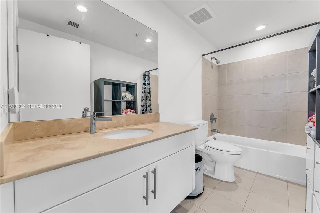 待售: $575,700 (2 贝兹, 2 浴室, 1334 平方英尺)