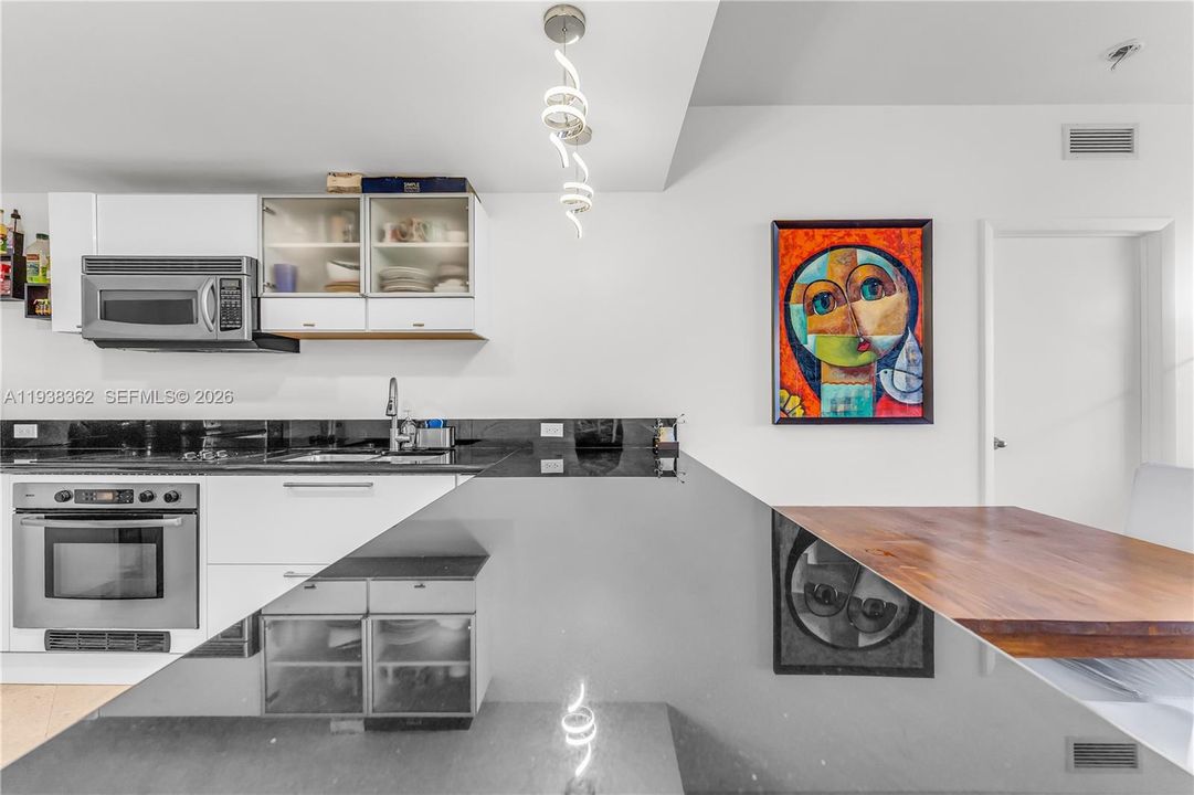 待售: $575,700 (2 贝兹, 2 浴室, 1334 平方英尺)