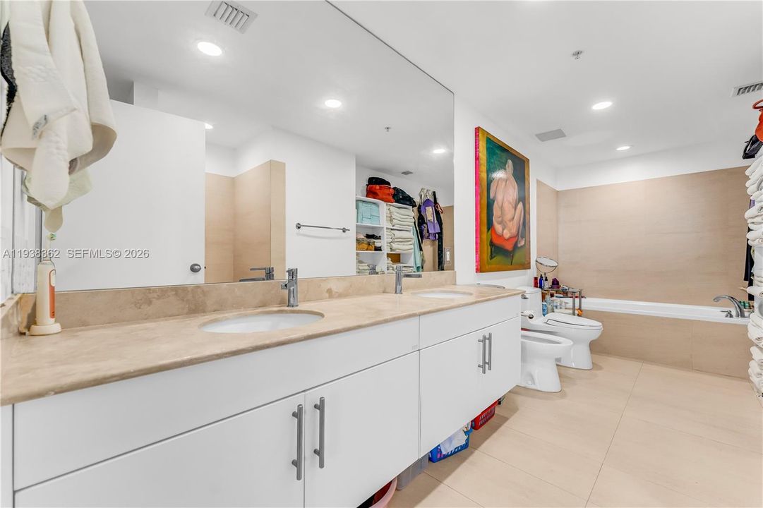 待售: $575,700 (2 贝兹, 2 浴室, 1334 平方英尺)