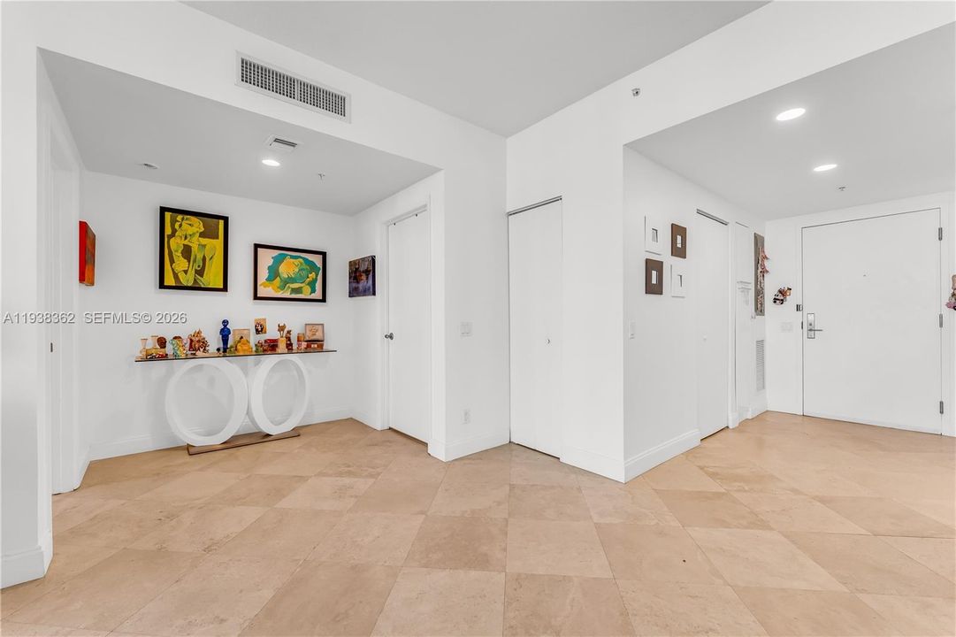 待售: $575,700 (2 贝兹, 2 浴室, 1334 平方英尺)