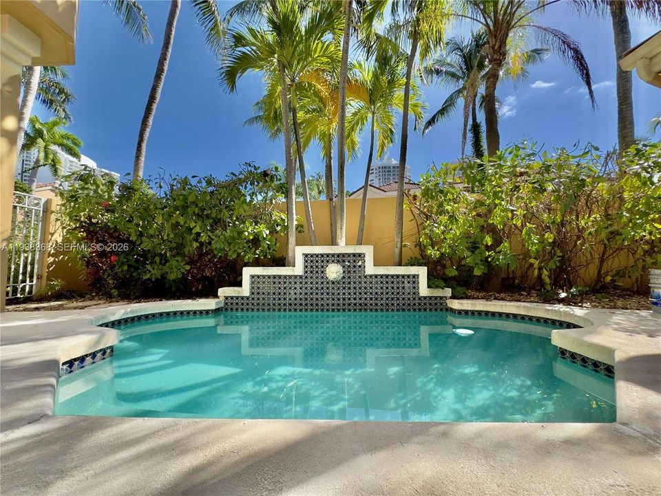 En Venta: $1,790,000 (3 camas, 3 baños, 2380 Pies cuadrados)