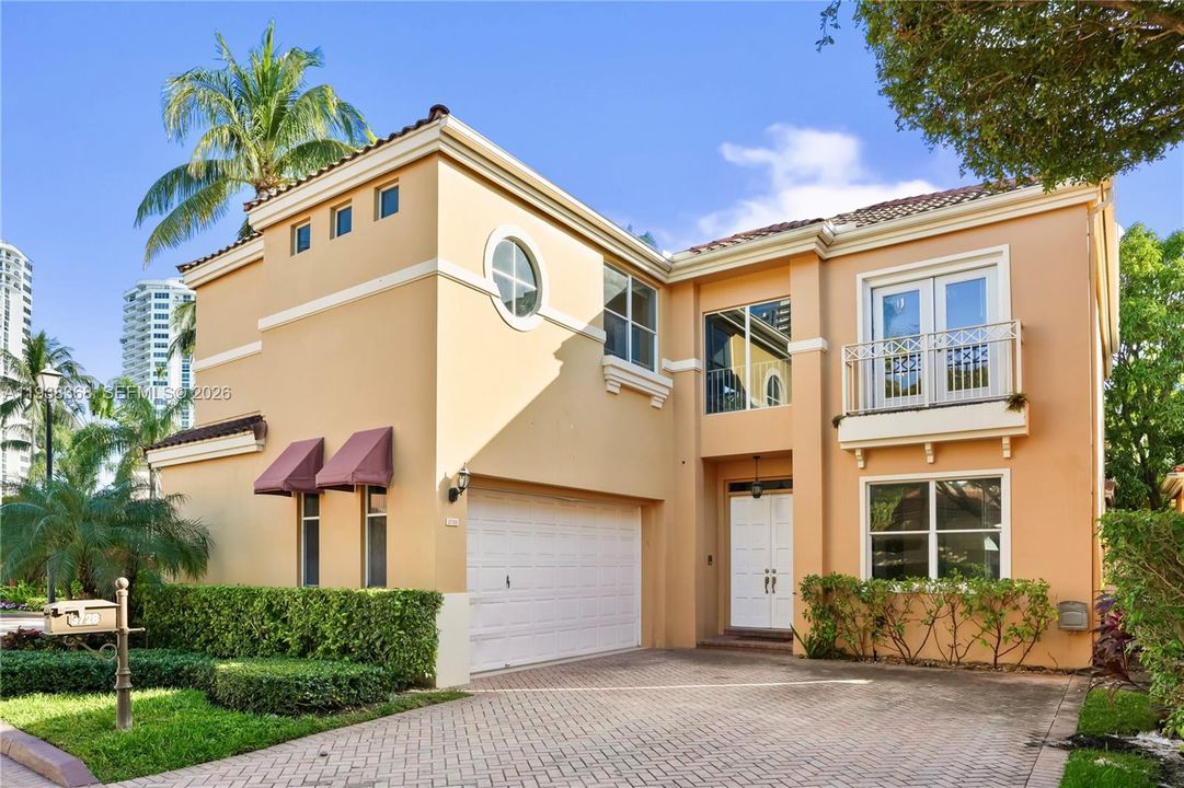 En Venta: $1,790,000 (3 camas, 3 baños, 2380 Pies cuadrados)