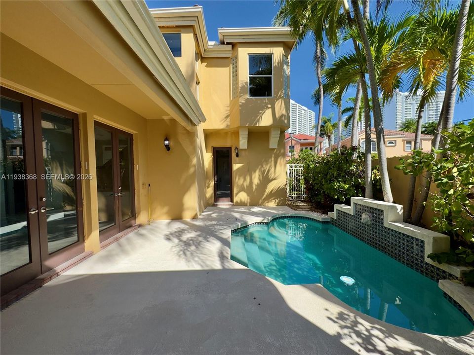 En Venta: $1,790,000 (3 camas, 3 baños, 2380 Pies cuadrados)