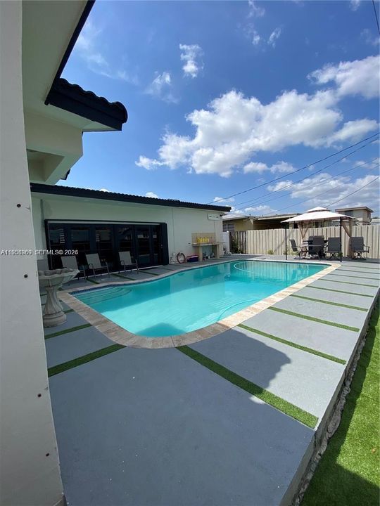 В аренду: $4,300 (3 спален, 2 ванн, 2499 Квадратных фут)