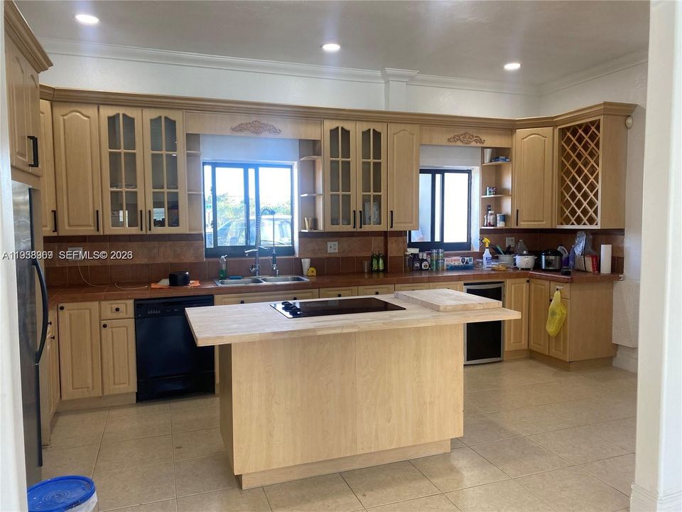 В аренду: $4,300 (3 спален, 2 ванн, 2499 Квадратных фут)