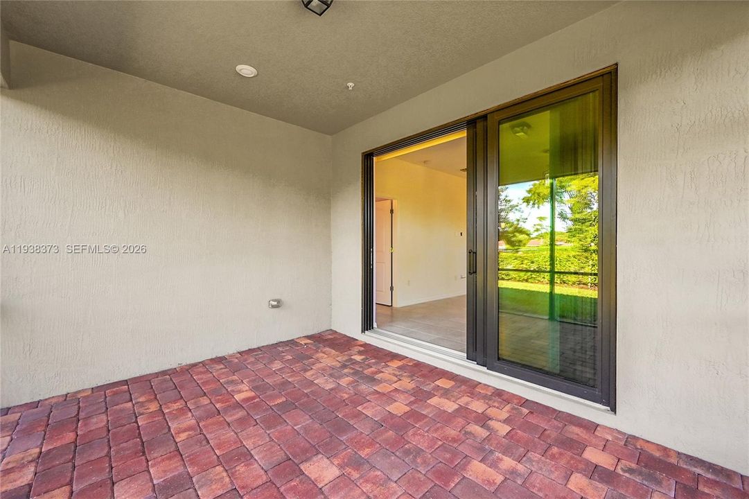 For Sale: $538,000 (2 beds, 2 baths, 1554 Square Feet)