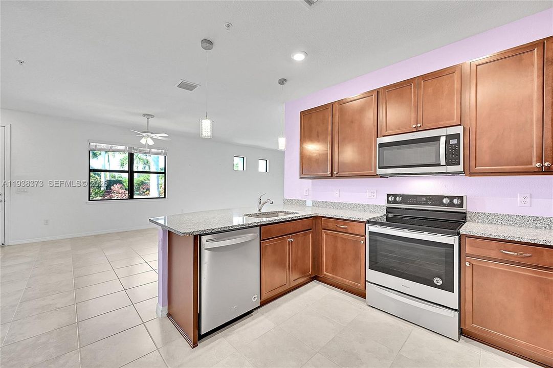 For Sale: $538,000 (2 beds, 2 baths, 1554 Square Feet)