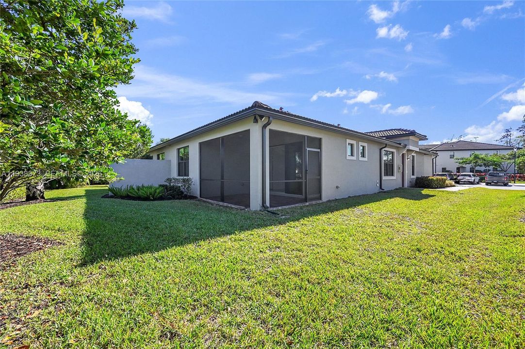 For Sale: $538,000 (2 beds, 2 baths, 1554 Square Feet)