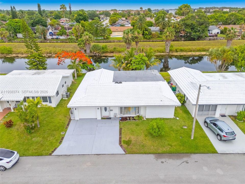 En Venta: $425,900 (4 camas, 2 baños, 1982 Pies cuadrados)