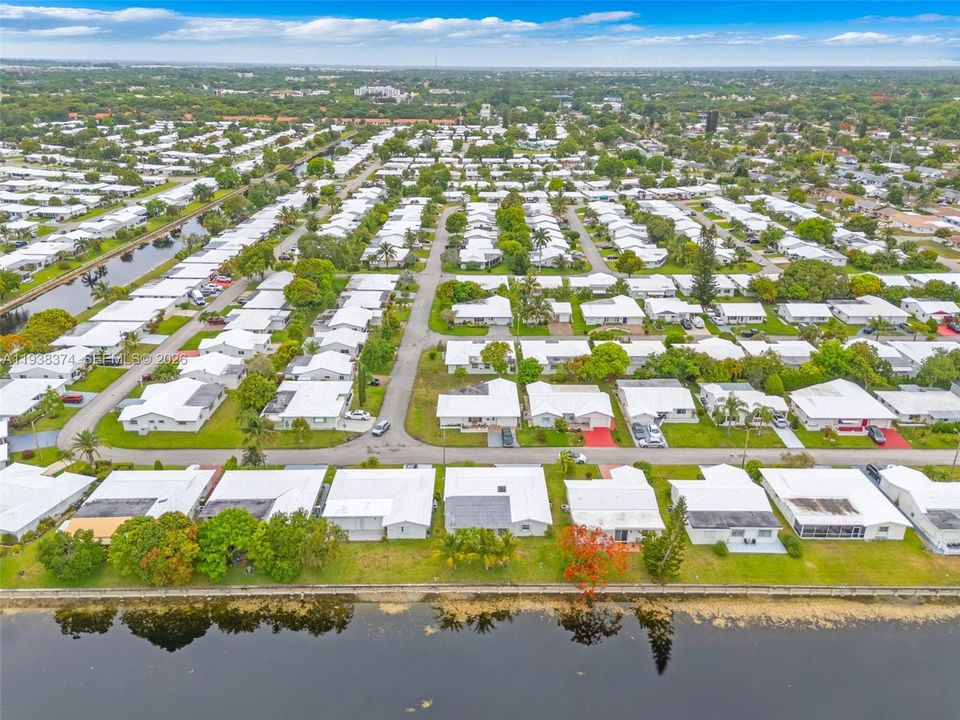 En Venta: $425,900 (4 camas, 2 baños, 1982 Pies cuadrados)