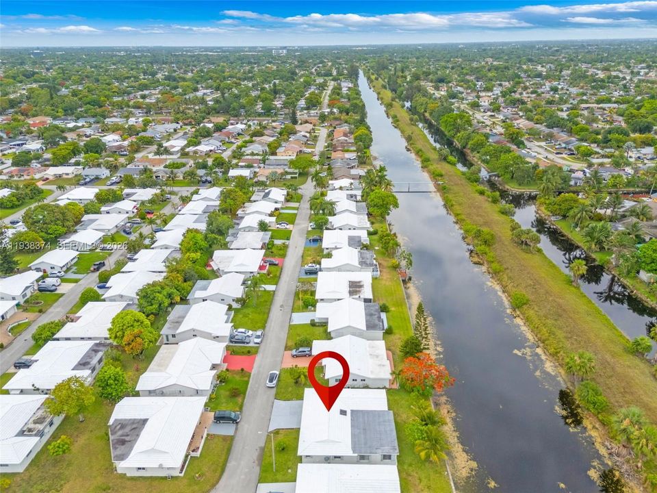 En Venta: $425,900 (4 camas, 2 baños, 1982 Pies cuadrados)