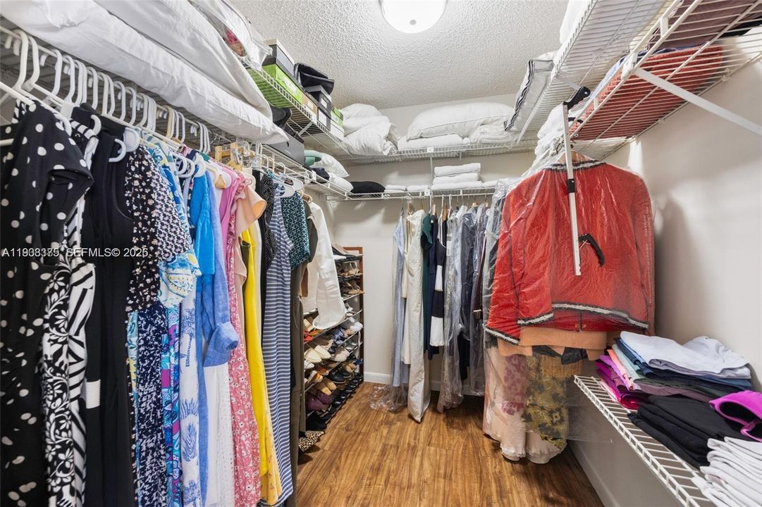 待售: $1,375,000 (4 贝兹, 3 浴室, 2660 平方英尺)