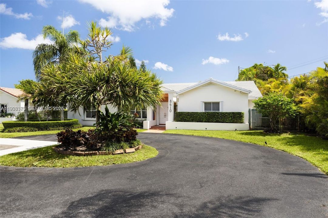 待售: $1,375,000 (4 贝兹, 3 浴室, 2660 平方英尺)