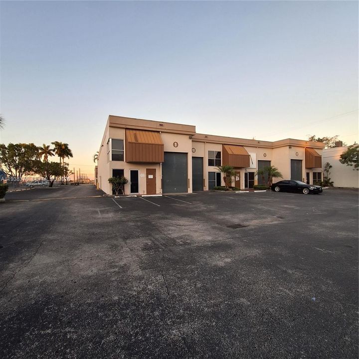 出租: $2,800 (0 贝兹, 0 浴室, 0 平方英尺)