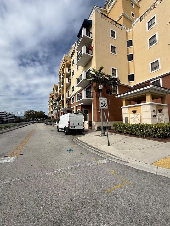 En Venta: $415,000 (2 camas, 2 baños, 1114 Pies cuadrados)